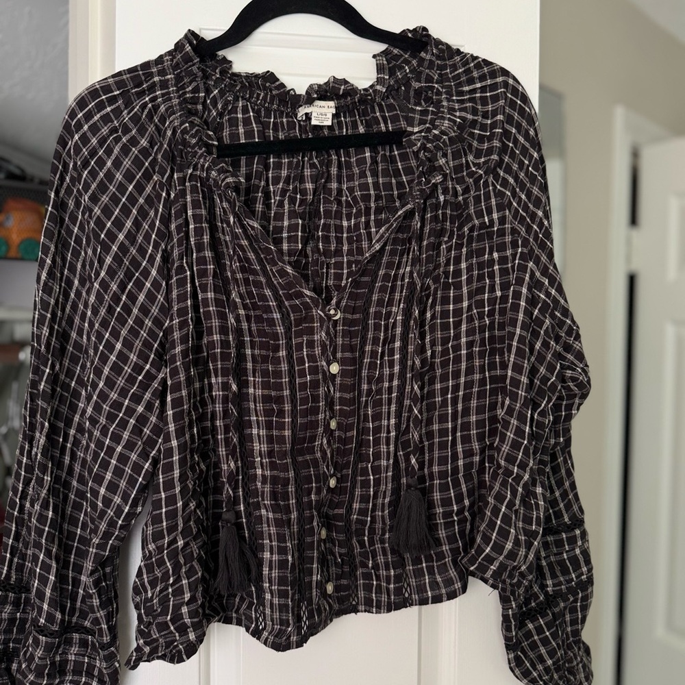 Never Worn- American Eagle - size L - Plaid Ruffle Blouse - Black